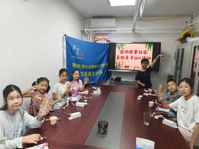 花乡街道郭公庄北社区组织辖区居民,志愿者及青少年近30人到丰台区苗